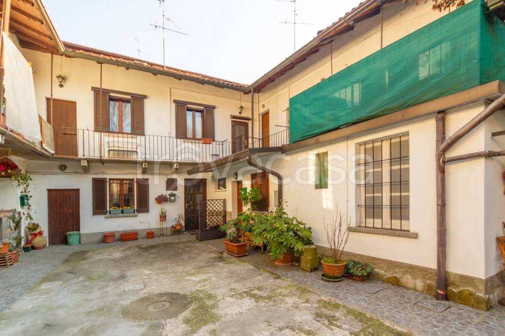 appartamento in vendita ad Usmate Velate