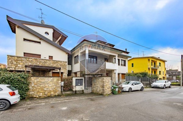 appartamento in vendita ad Usmate Velate