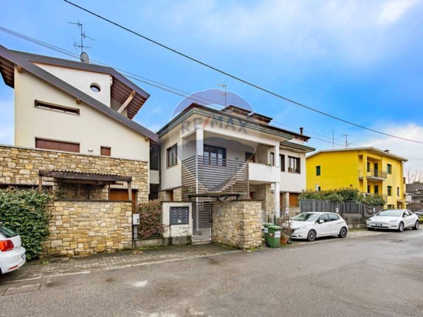 appartamento in vendita ad Usmate Velate