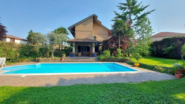 casa indipendente in vendita ad Usmate Velate