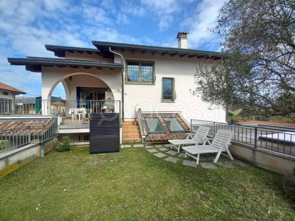 casa indipendente in vendita ad Usmate Velate