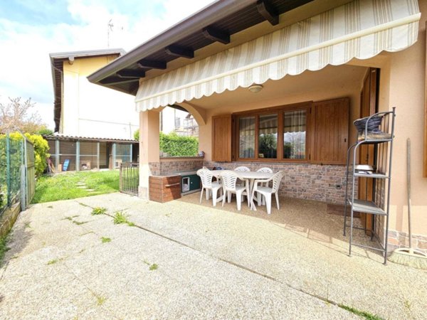 casa indipendente in vendita ad Usmate Velate