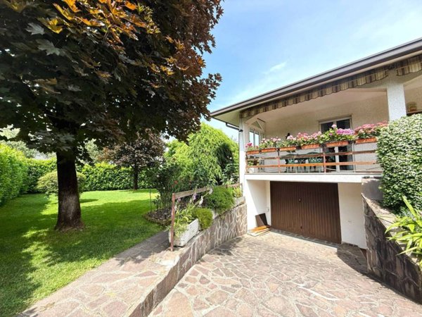 casa indipendente in vendita ad Usmate Velate in zona San Luigi