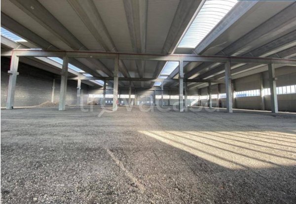 capannone in vendita ad Usmate Velate