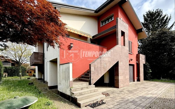 casa indipendente in vendita ad Usmate Velate