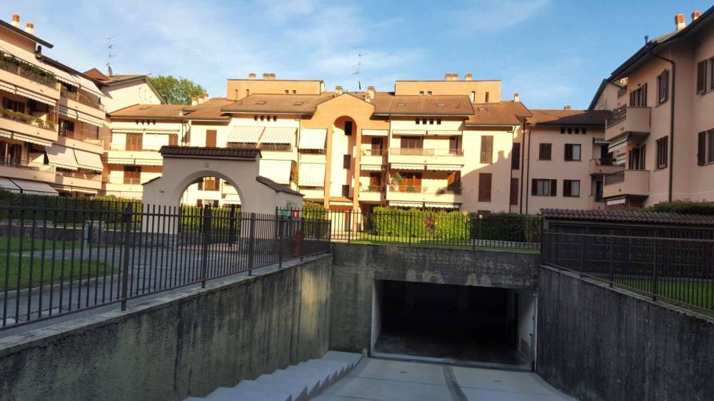 appartamento in vendita ad Usmate Velate in zona Imparì