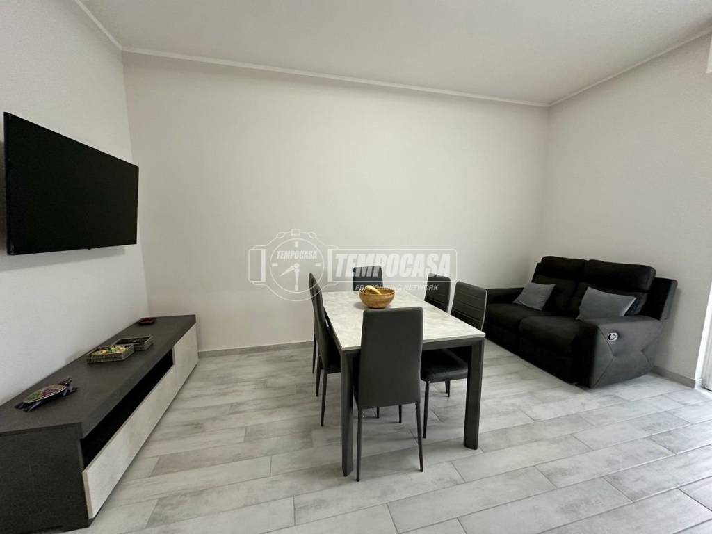 appartamento in vendita ad Usmate Velate