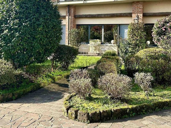 appartamento in vendita ad Usmate Velate in zona Dosso