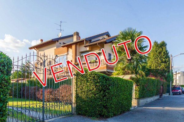 appartamento in vendita ad Usmate Velate