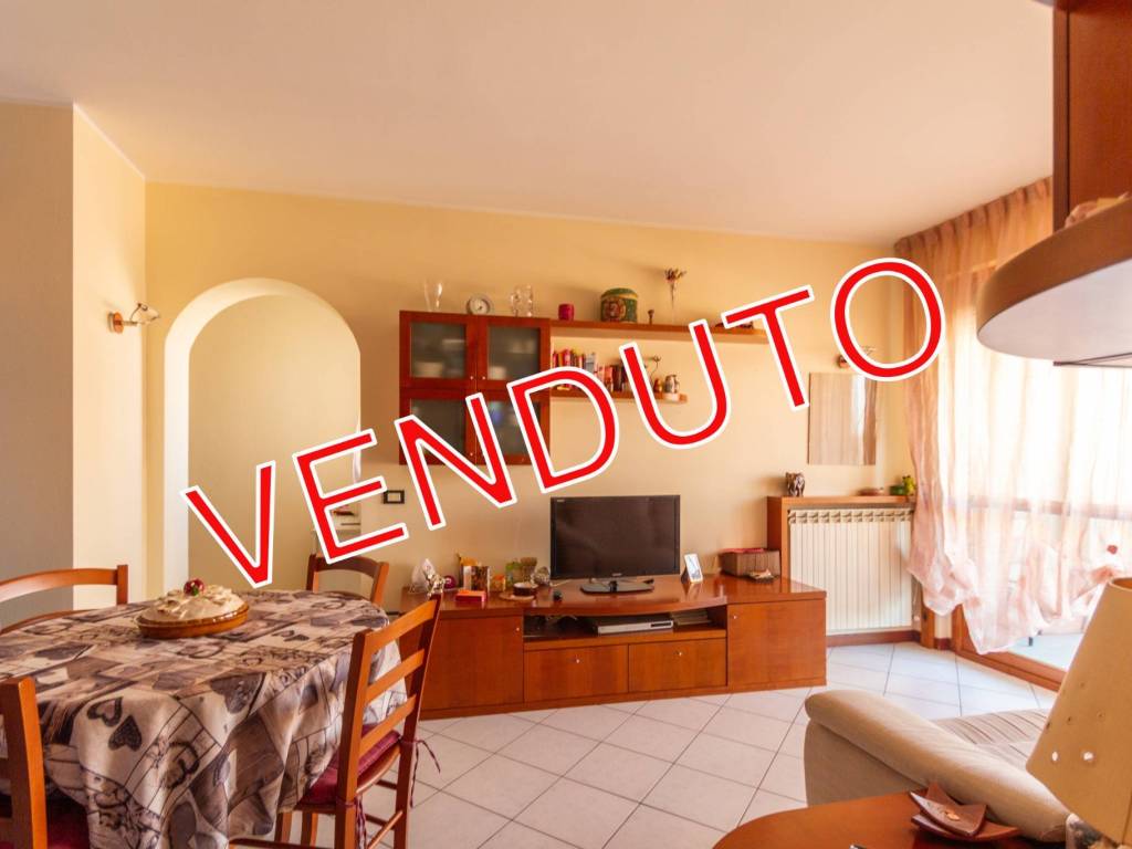 appartamento in vendita ad Usmate Velate