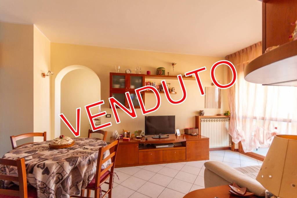 appartamento in vendita ad Usmate Velate