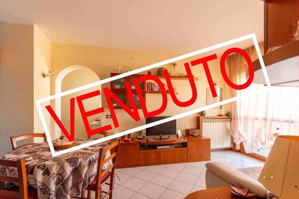 appartamento in vendita ad Usmate Velate