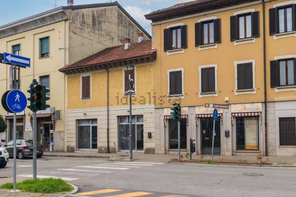 appartamento in vendita ad Usmate Velate