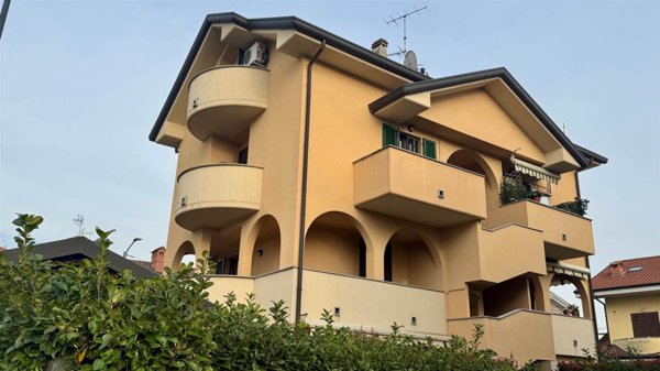 appartamento in vendita ad Usmate Velate