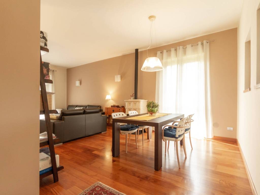 casa indipendente in vendita ad Usmate Velate
