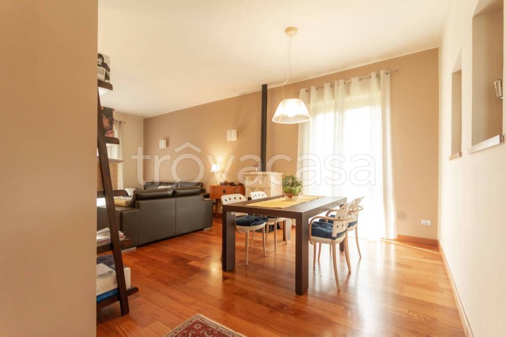 casa indipendente in vendita ad Usmate Velate