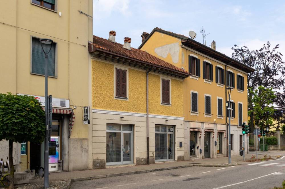 locale commerciale in vendita ad Usmate Velate