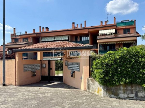 appartamento in vendita ad Usmate Velate
