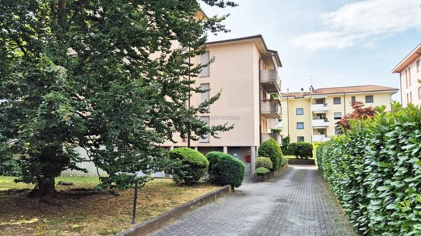 appartamento in vendita ad Usmate Velate