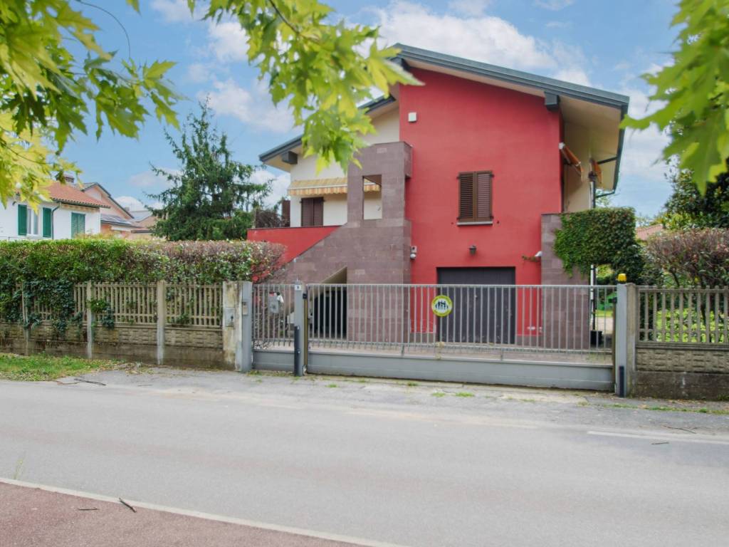 casa indipendente in vendita ad Usmate Velate