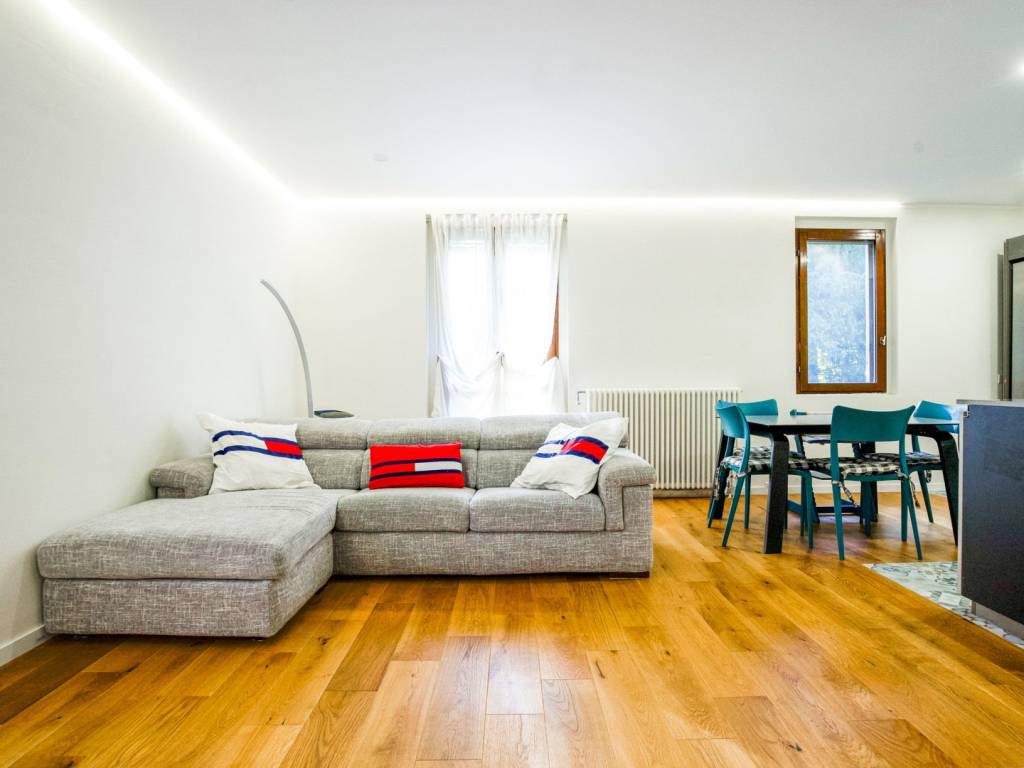 appartamento in vendita ad Usmate Velate