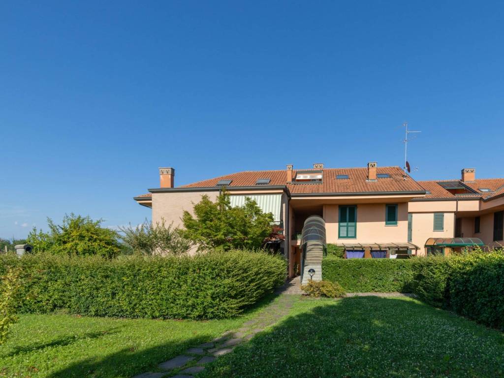 appartamento in vendita ad Usmate Velate