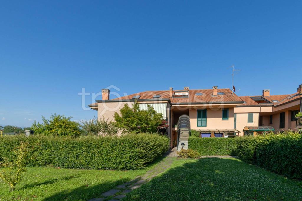 appartamento in vendita ad Usmate Velate
