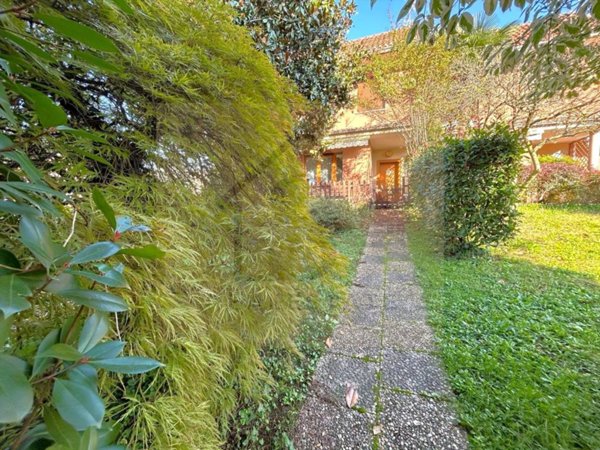 casa indipendente in vendita ad Usmate Velate