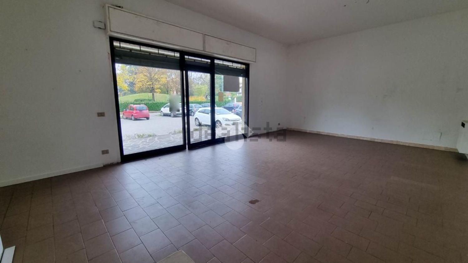 negozio in vendita ad Usmate Velate