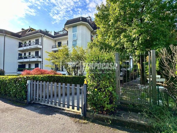 appartamento in vendita ad Usmate Velate