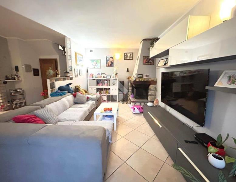 casa indipendente in vendita ad Usmate Velate