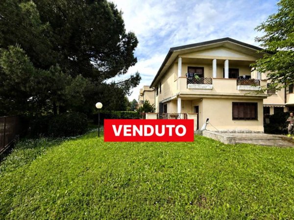 appartamento in vendita ad Usmate Velate