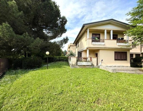appartamento in vendita ad Usmate Velate