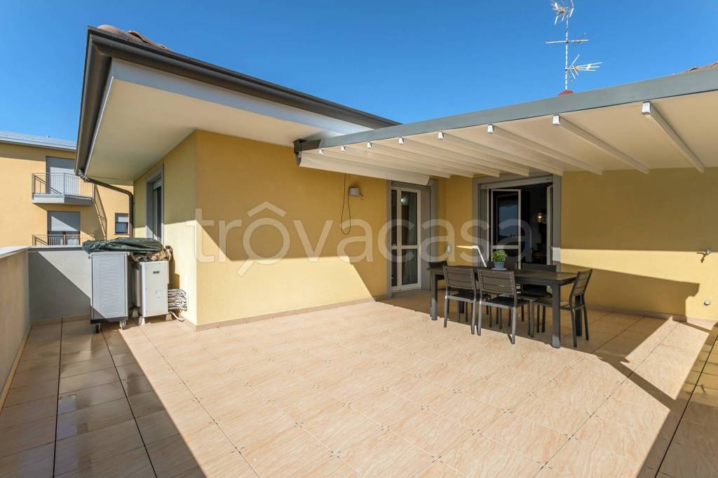 appartamento in vendita ad Usmate Velate