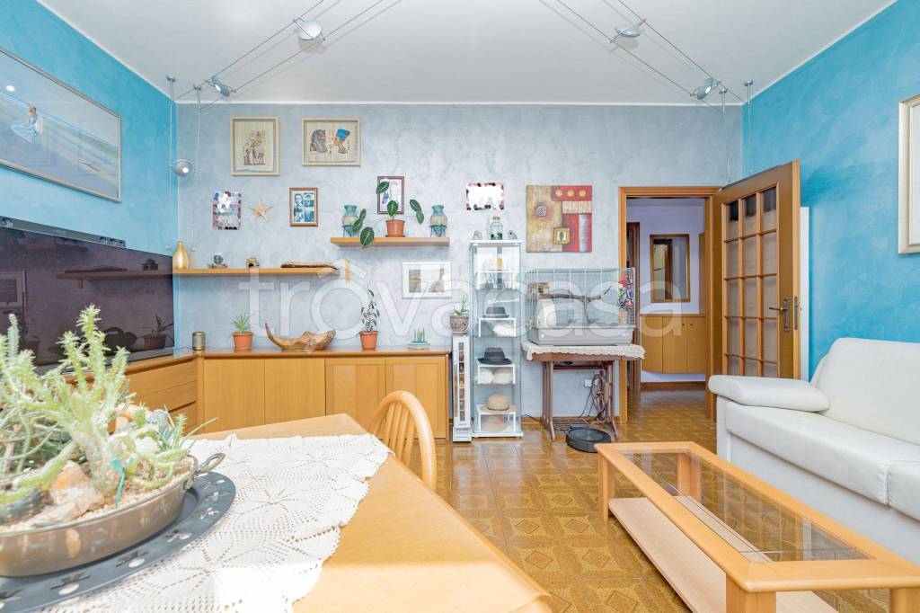 appartamento in vendita ad Usmate Velate