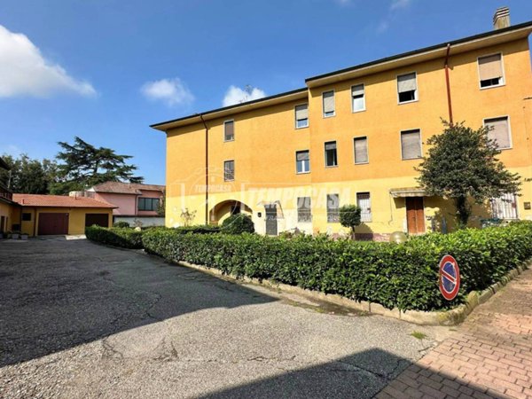 appartamento in vendita ad Usmate Velate