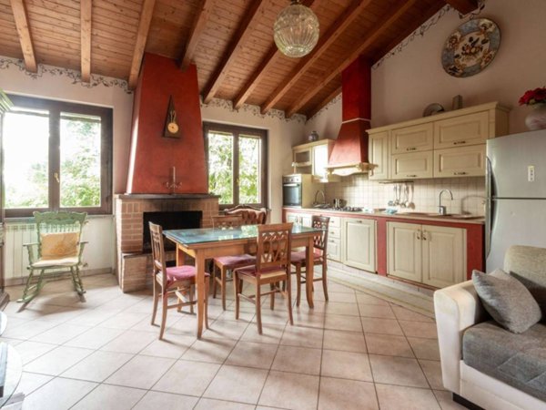 appartamento in vendita ad Usmate Velate in zona Mongorio