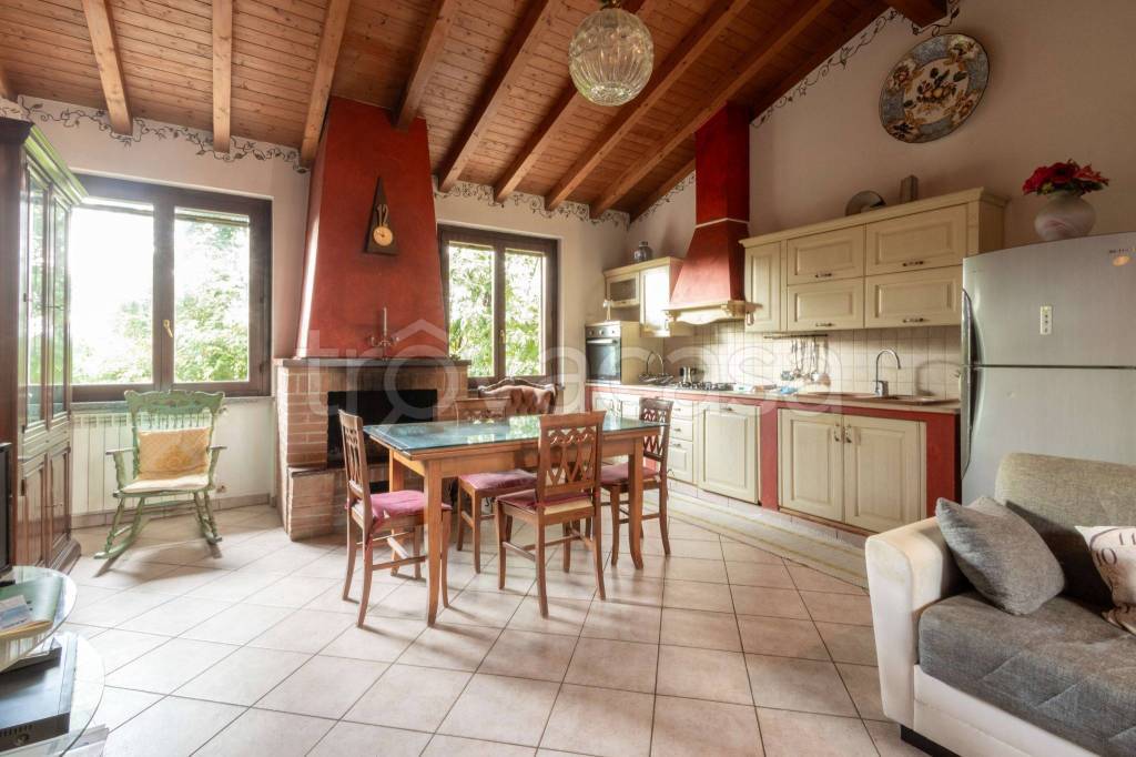 appartamento in vendita ad Usmate Velate