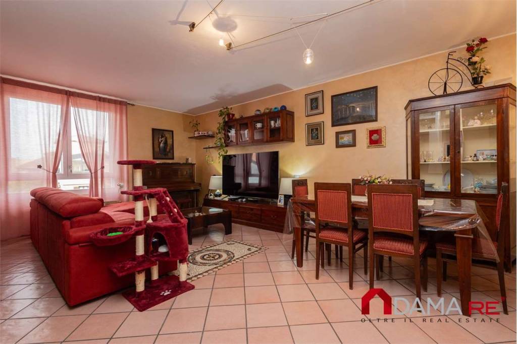 appartamento in vendita ad Usmate Velate in zona Corrada