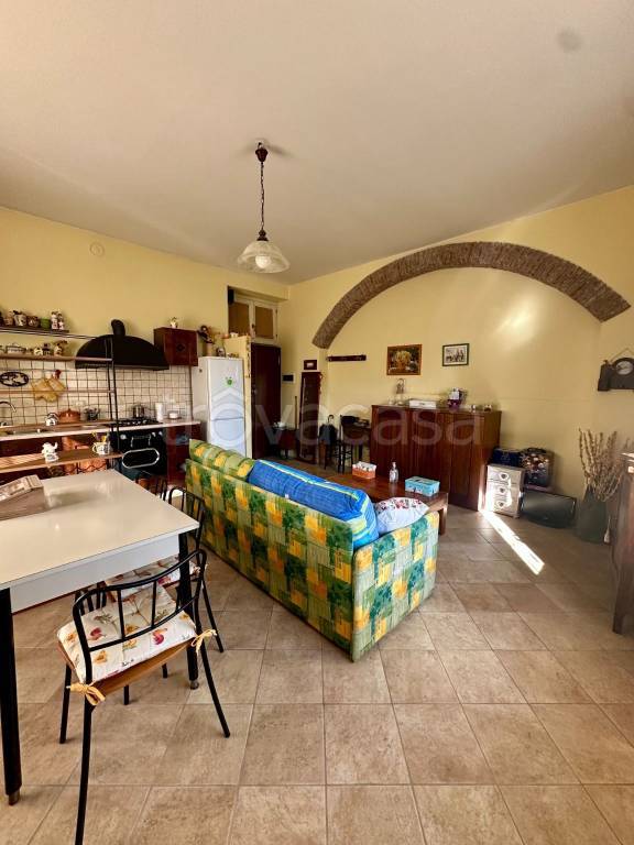 appartamento in vendita ad Usmate Velate in zona Mongorio