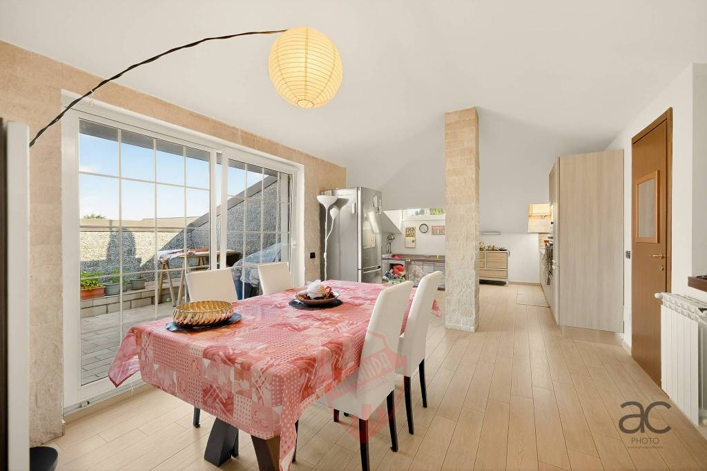 appartamento in vendita ad Usmate Velate