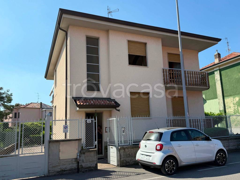 appartamento in vendita ad Usmate Velate