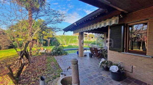 casa indipendente in vendita ad Usmate Velate in zona San Luigi
