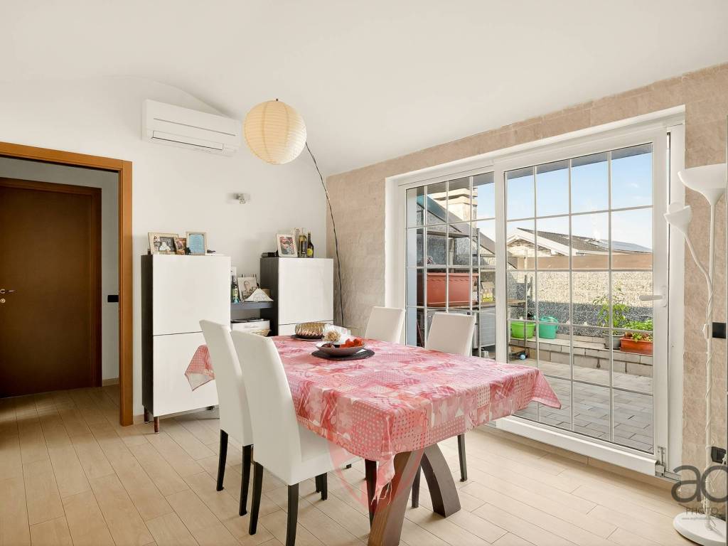 appartamento in vendita ad Usmate Velate