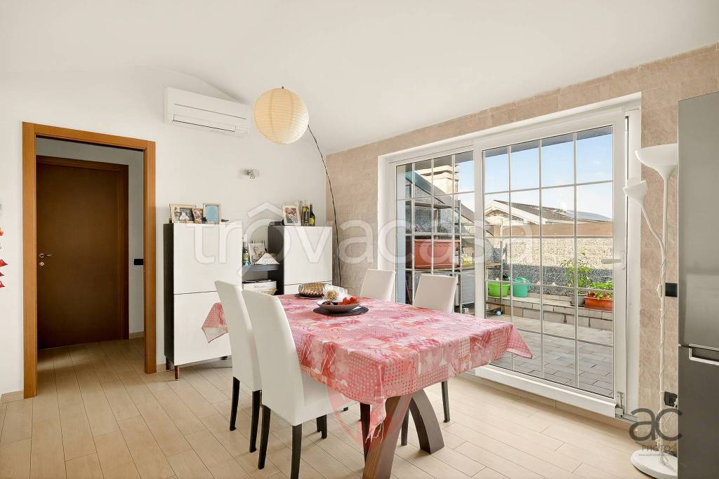 appartamento in vendita ad Usmate Velate