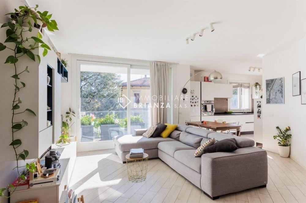 appartamento in vendita ad Usmate Velate