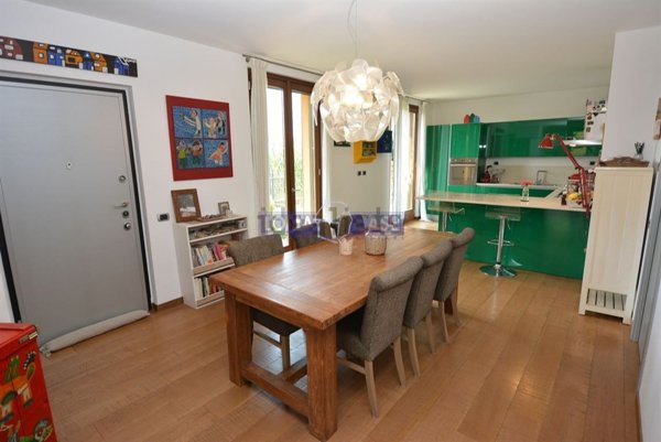 casa indipendente in vendita ad Usmate Velate in zona Imparì