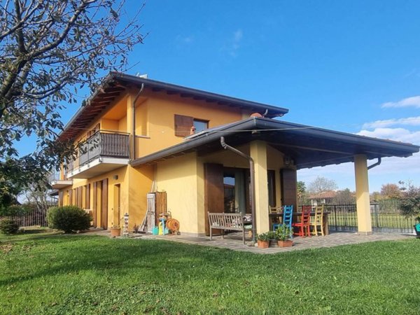 casa indipendente in vendita ad Usmate Velate