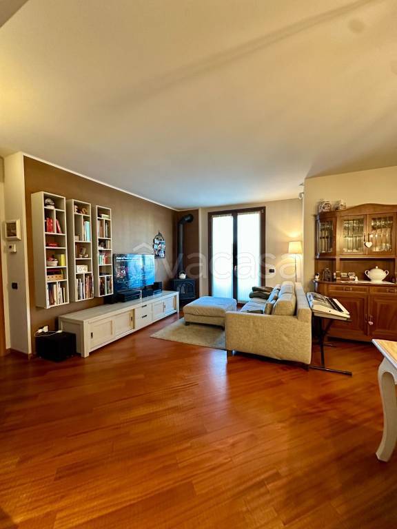 appartamento in vendita ad Usmate Velate