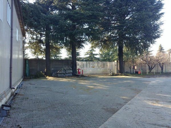 locale di sgombero in vendita ad Usmate Velate